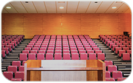 多目的ホールの観客席